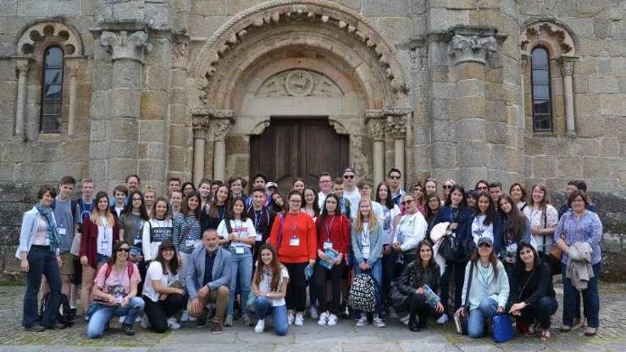 Alumnos europeos, ayer, en Cambre.