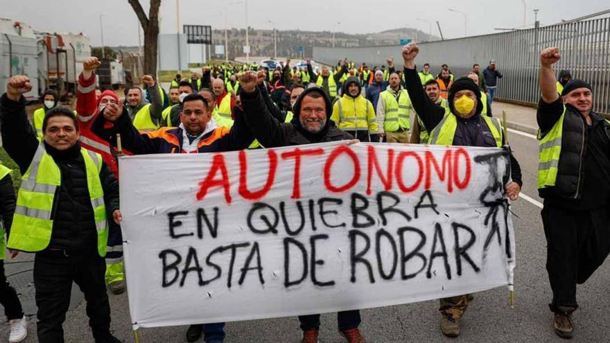Protesta Els transportistes centren les seves protestes a la Zona Franca