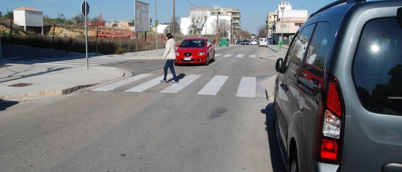 Paso de peatones de la avenida de Alcúdia de Inca, en el número 132, en el que se produjo el grave atropello a la menor en julio de 2011.