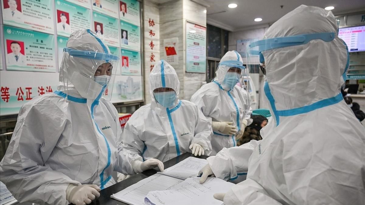 undefined51945097 topshot medical staff members wearing protective clothing 200125202833 undefined51945097 topshot medical staff members wearing protective clothing 200125202833