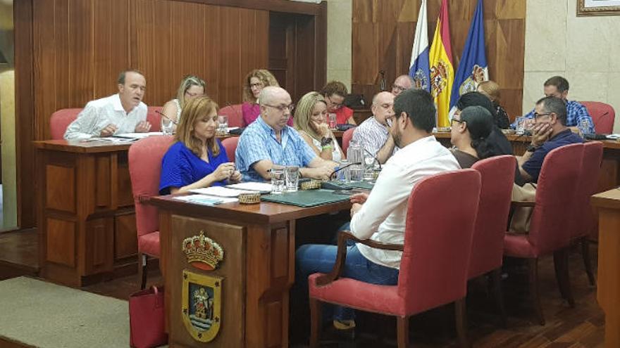 El debate entre Nieves Lady Barreto y Raúl Camacho apenas dejó al descubierto las dificultades de un sector como el turismo.