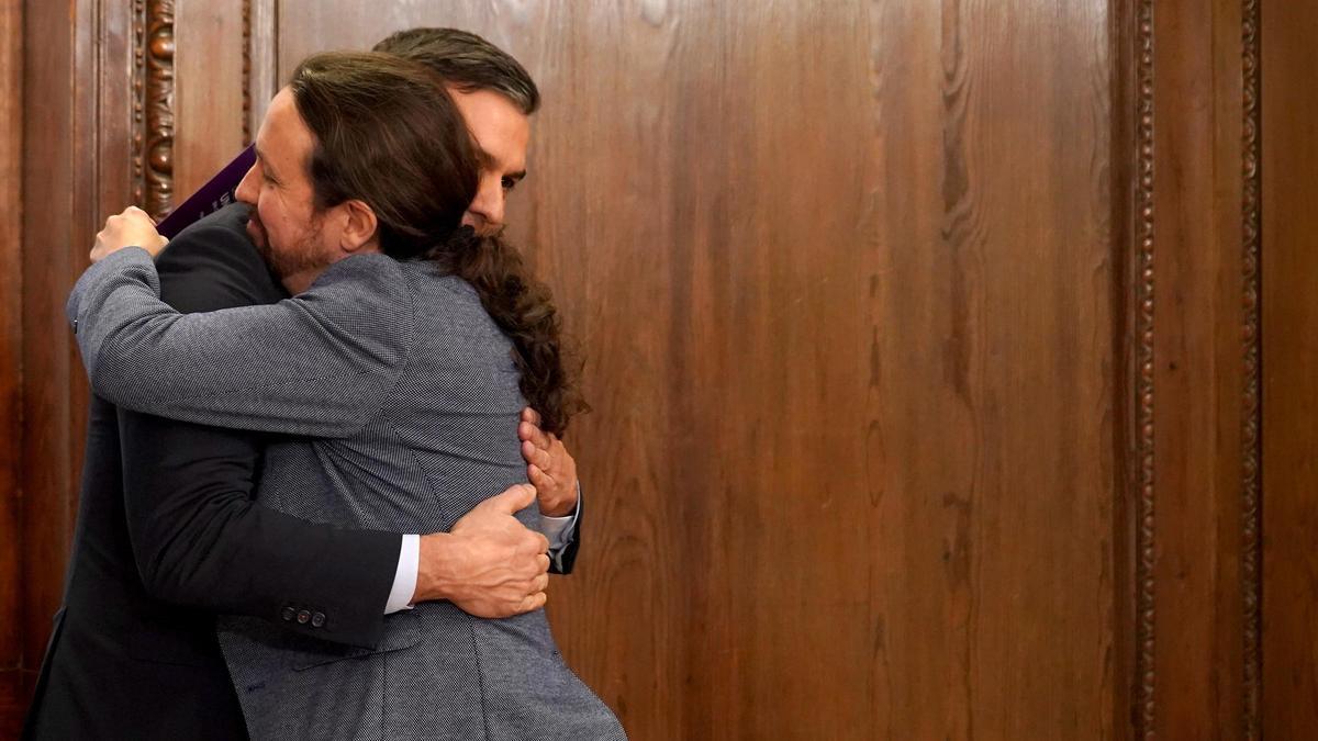 Sánchez e Iglesias, tras la firma del acuerdo del Gobierno de coalición