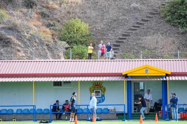 Entrenamiento de la UD Las Palmas en Barranco ...