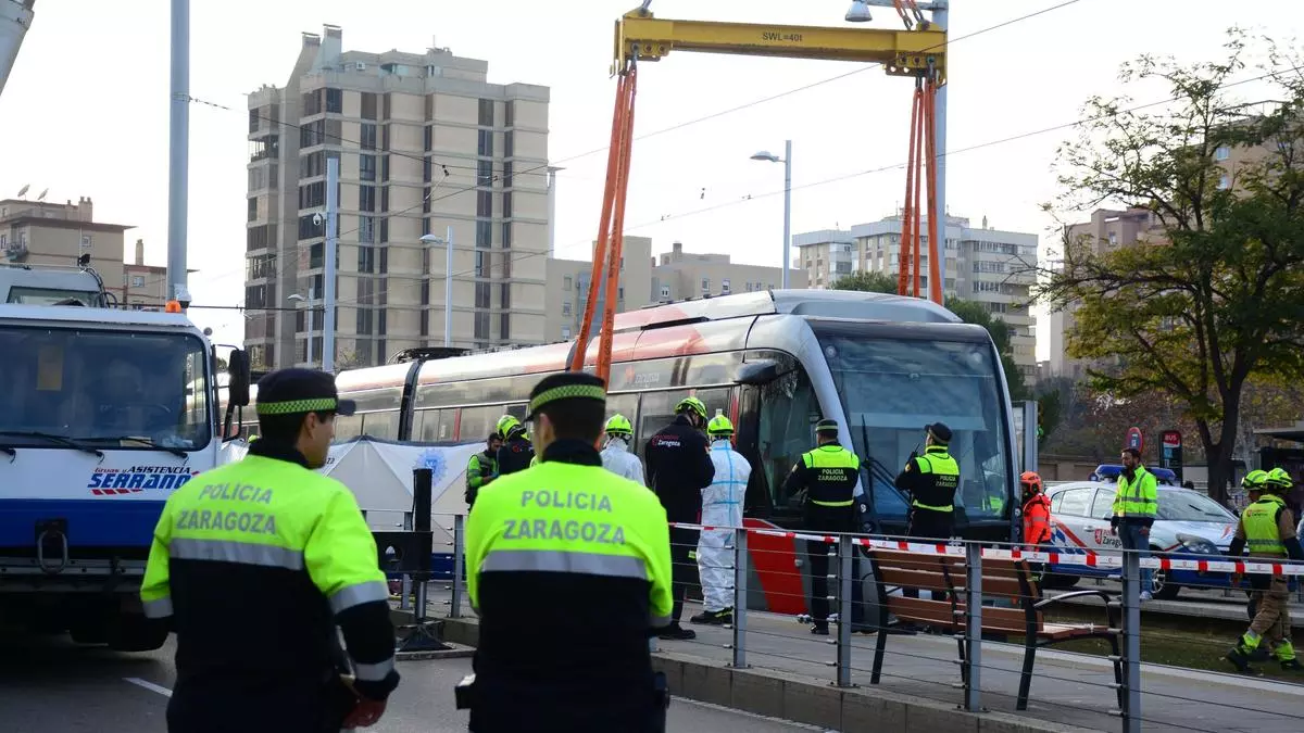 El Ayuntamiento de Zaragoza estudia medidas para mejorar la seguridad del tranvía en la zona que falleció una menor