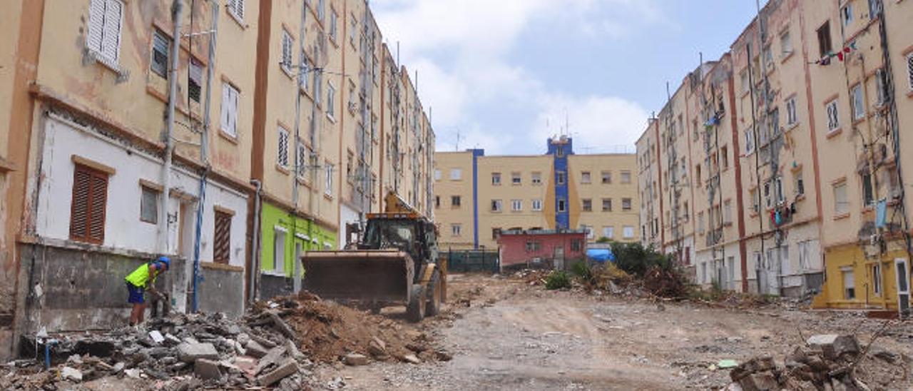 Trabajos de rehabilitación de las viviendas de Escaleritas en torno a la plaza Obispo Frías.