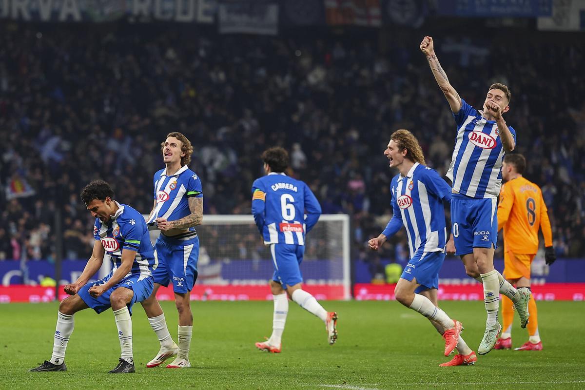 ESPANYOL- REAL MADRID. FOTO: VALENTI ENRICH. omar el hilali . carlos romero . leandro cabrera . alex kral . pol lozano. espanyol. liga españa 2024/2025 espanyol . real madrid. 22. euforia conjunto. rcde stadium