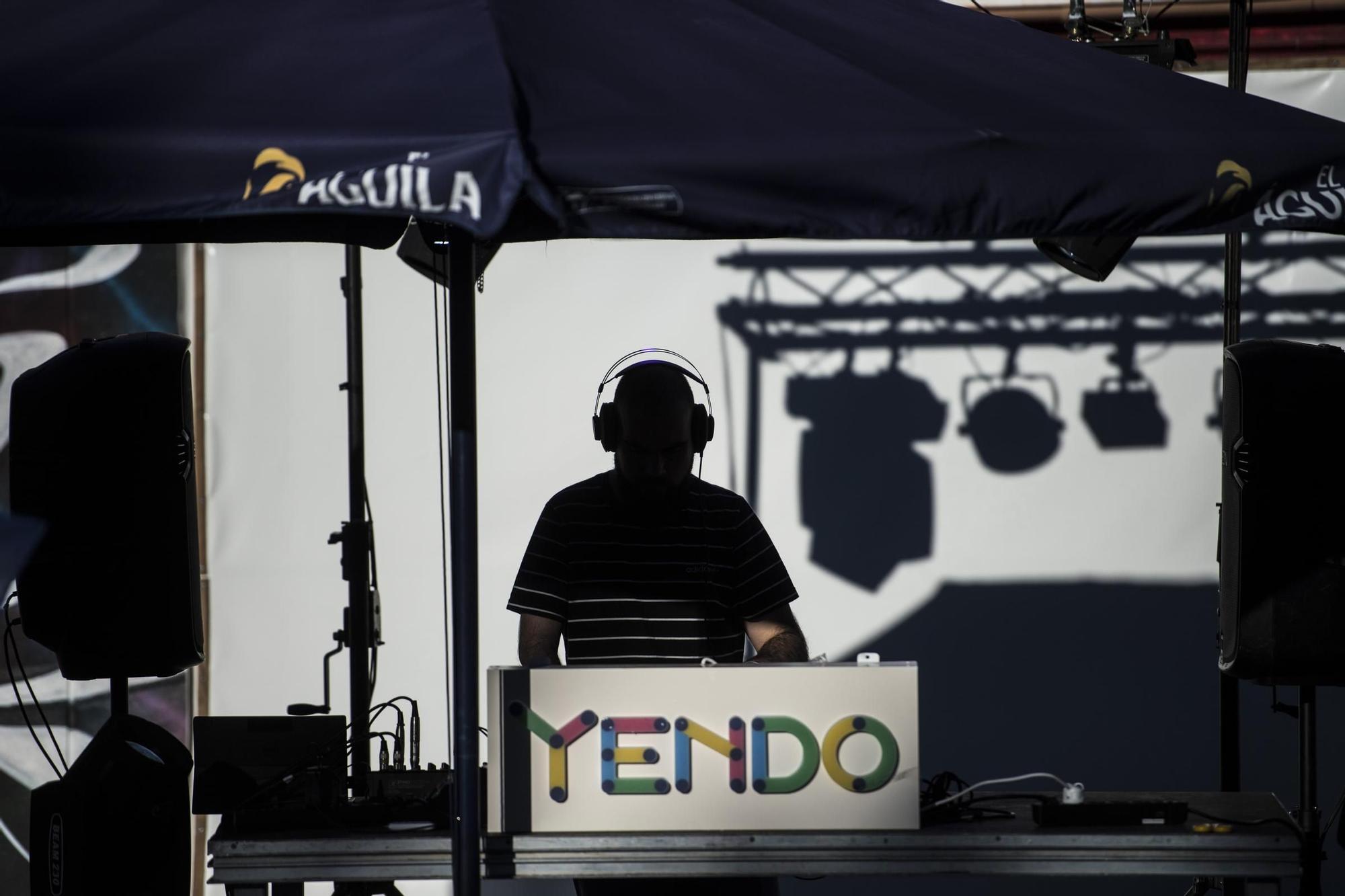GALERÍA | El 'Príncipe' de Cáceres disfruta de los mejores DJs extremeños