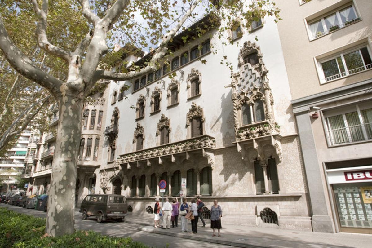 El reformat Palau Macaya, amb Isidre Fainé i Xavier Trias, en la inauguració com a centre d’activitats socials de La Caixa. DANNY CAMINAL