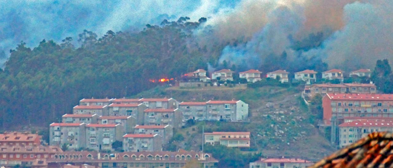 Incendio registrado el pasado mes de octubre en Baiona. // Marta G. Brea