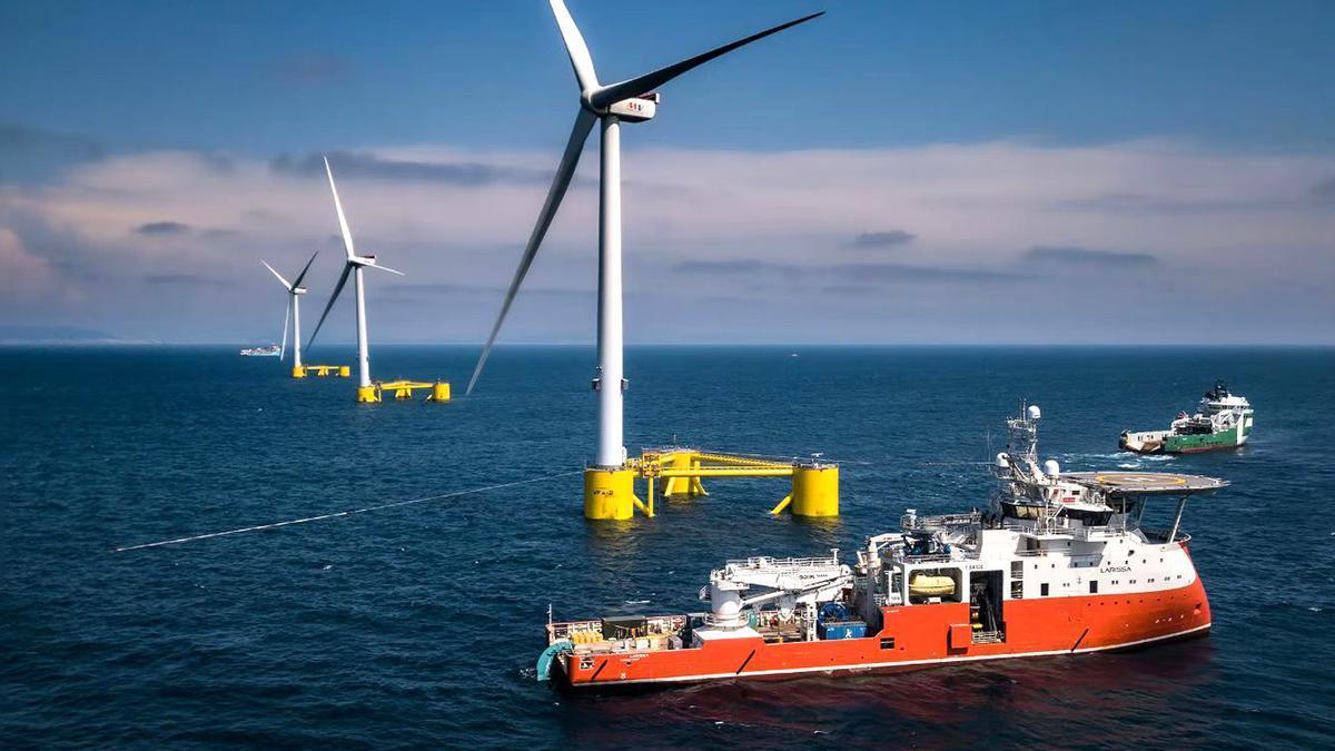 Trabajos de instalación del parque eólico flotante Kincardine en Escocia.