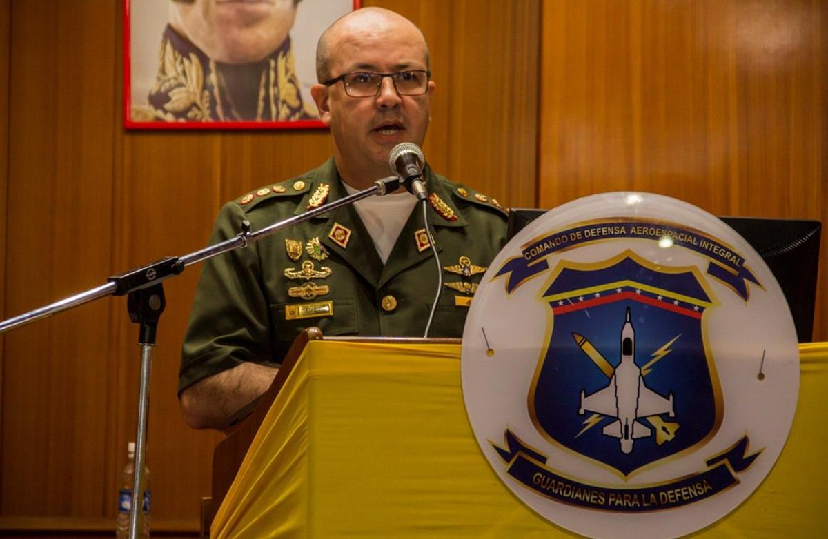 El presidente del Instituto Nacional de Aeronáutica Civil de Venezuela, el Mayor General Juan Manuel Teixeira Díaz.