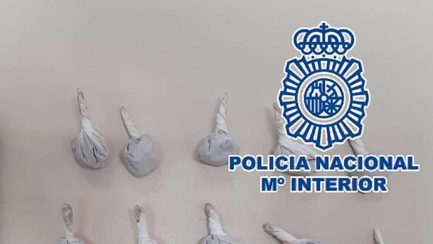 Papelinas intervenidas al detenido por la Policía Nacional.