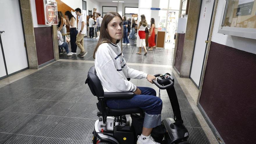 Saray Taboada, estudiante de Medicina con una distrofia muscular: «Me facilitan todo lo máximo posible»