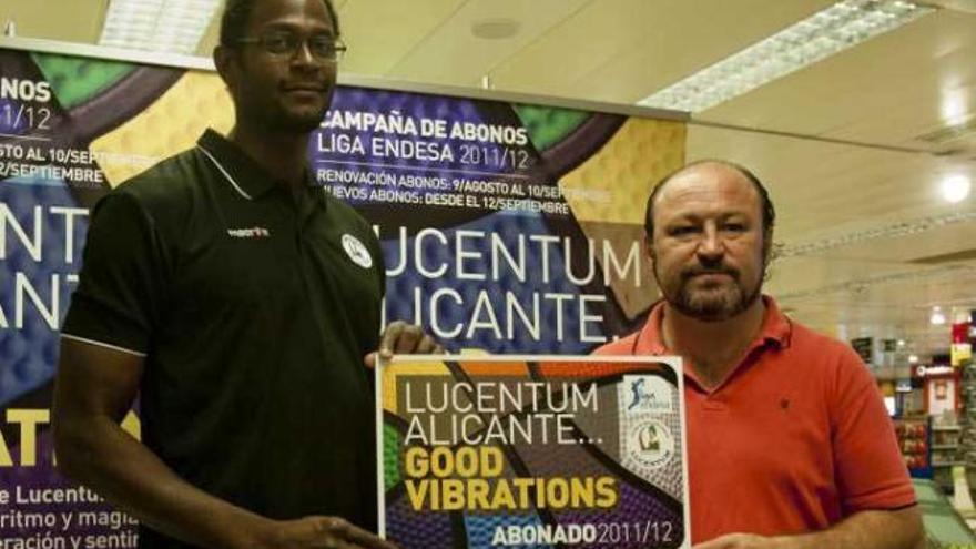 Barnes y Castillo, ayer, en la presentación.