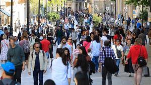 Ambiente en el Portal de l’Àngel, una de las principales calles comerciales de Barcelona.