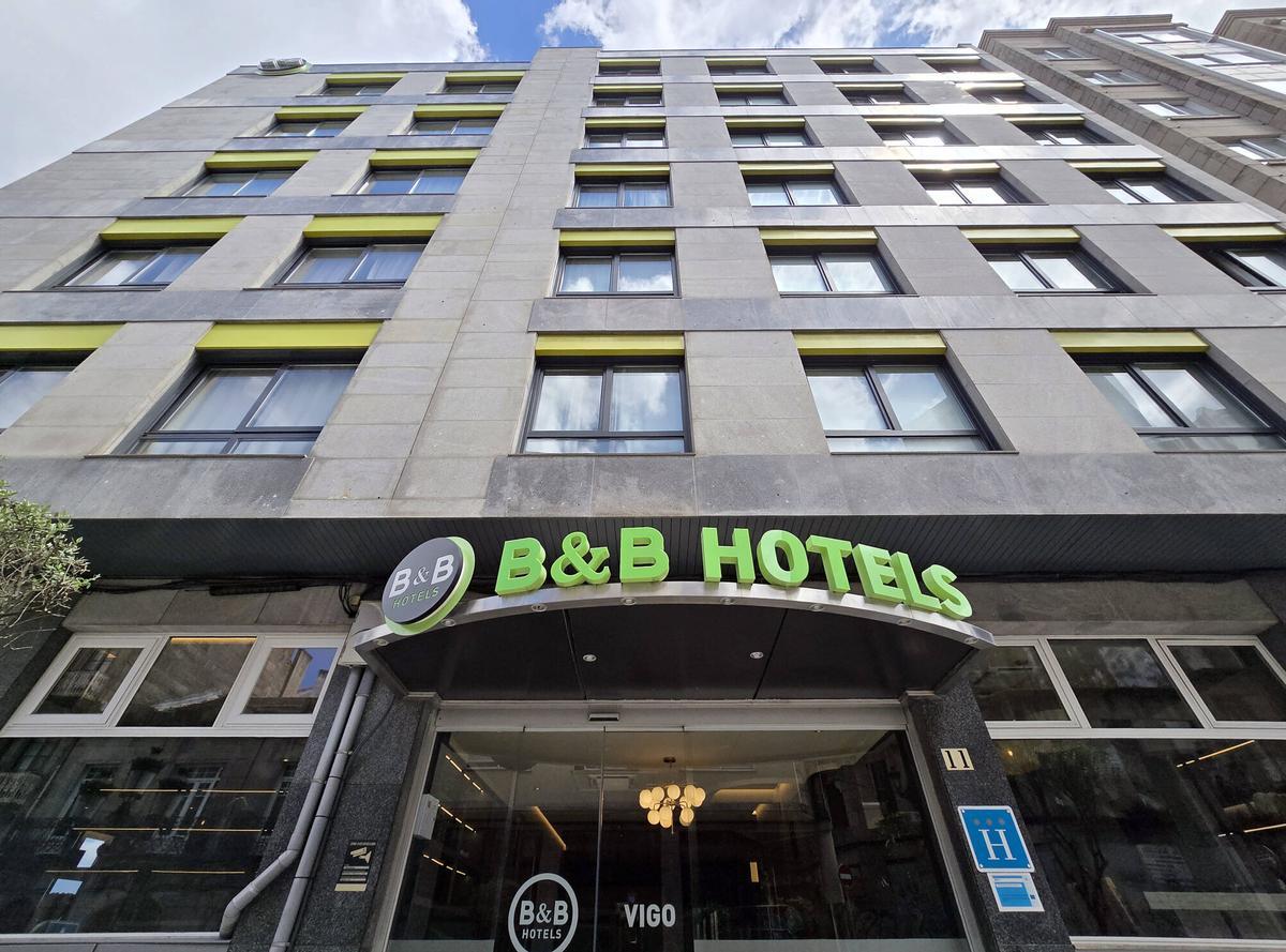 Hotel de la cadena B&B en la rúa Alfonso XIII de Vigo.