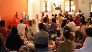 Una comunidad hinduista se instala en un pueblo de Zamora de 30 vecinos para llevar una vida "yogui"