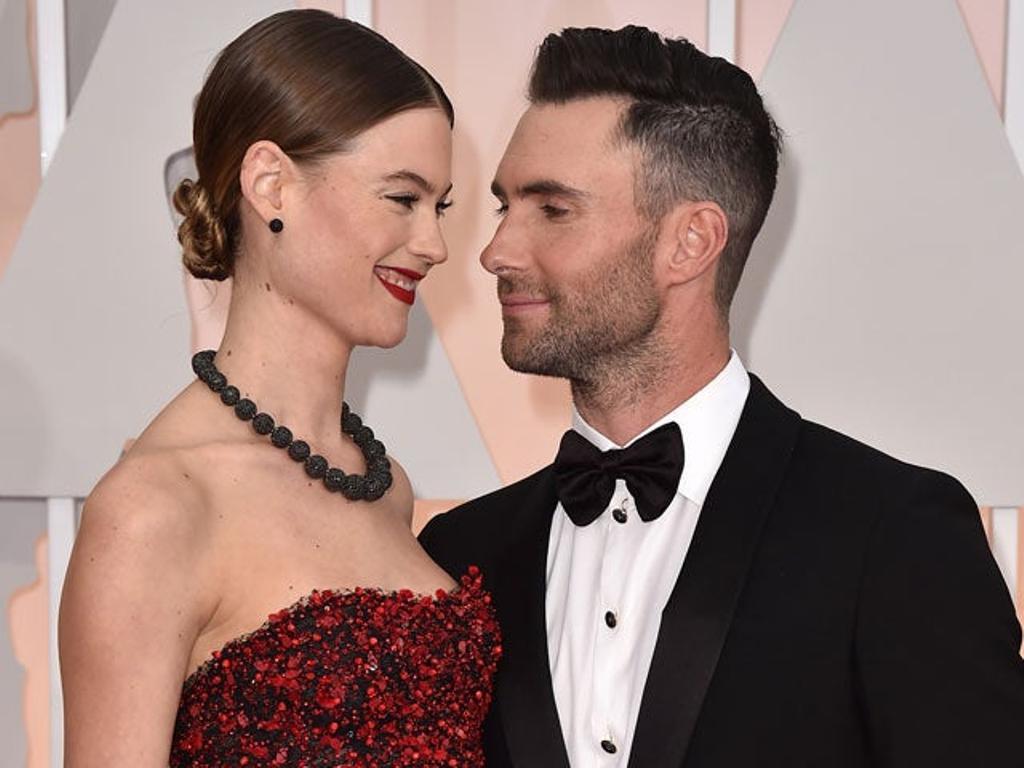 Behati Prinloo y Adam Levine van a ser papás