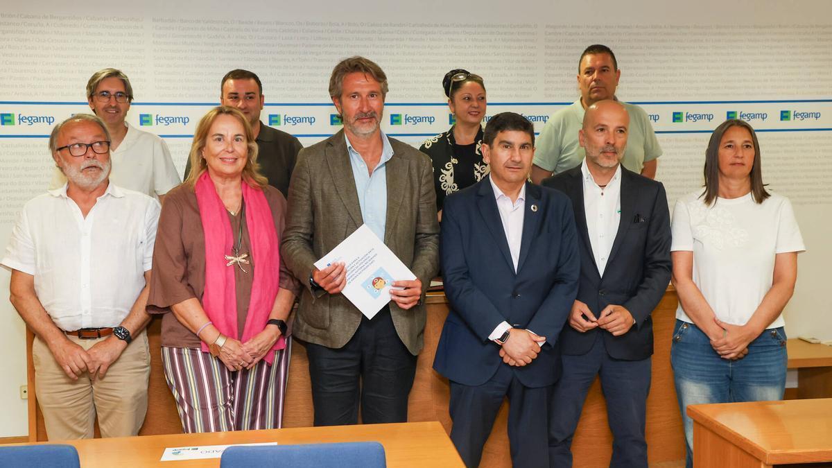 Firma del protocolo esta mañana en la sede de la Fegamp.