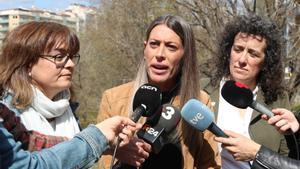 La portavoz de Junts en el Congreso, Míriam Nogueras, con el alcaldable en Terrassa, Meritxell Lluís, y la segunda de la lista, Montserrat Caupena