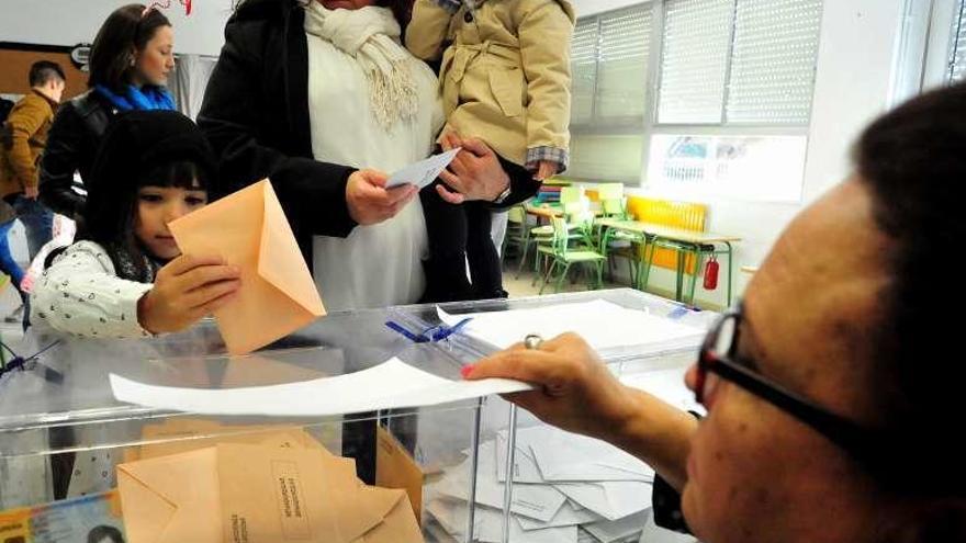 El colegio electoral del Xulio Camba, en Vilanova. // Iñaki Abella