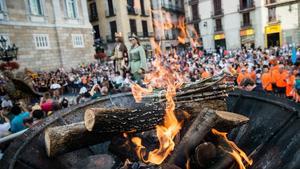 La Flama del Canigó en la plaza Sant Jaume de Barcelona