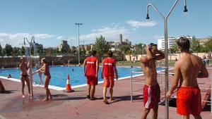 zentauroepp6705260 lleida 23 07 2007        ambiente de las piscinas de cappont180816143525