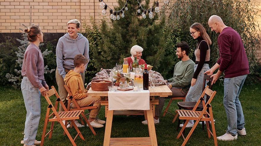 ¿Con cuántas personas puedo quedar en mi casa este fin de semana?