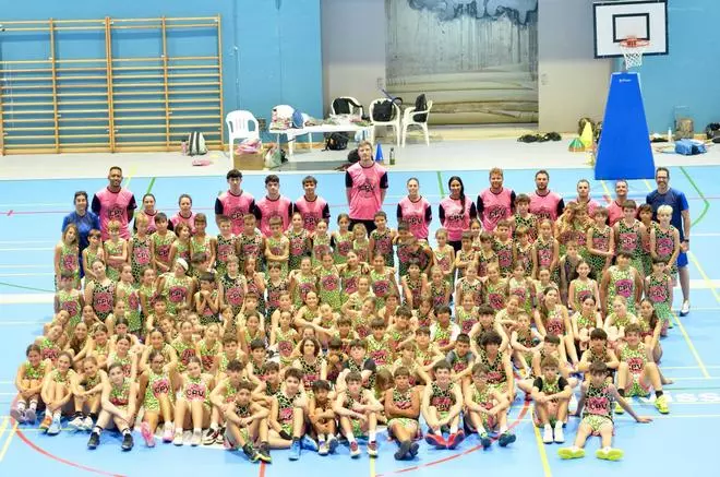 El Campus Paco Vázquez reúne a 130 jóvenes baloncestistas de toda la isla de Ibiza