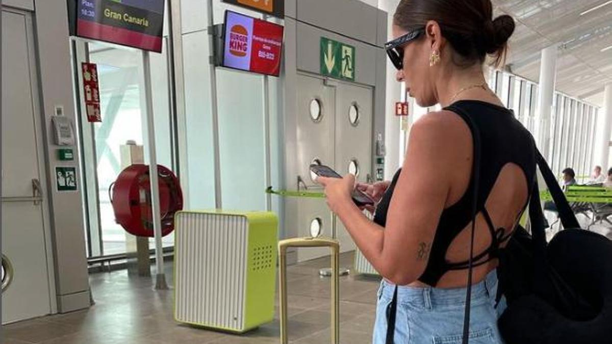 Anabel Pantoja en el aeropuerto