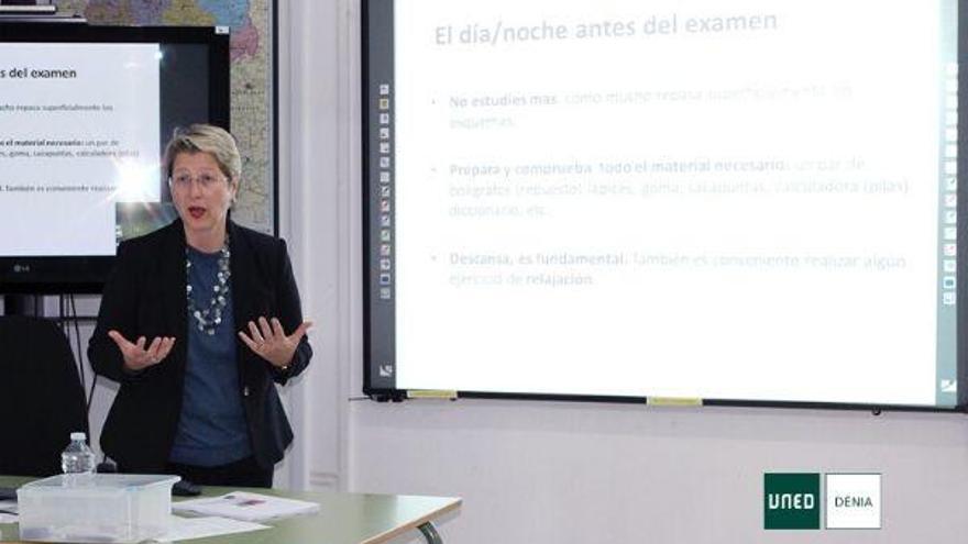 La UNED de Dénia imparte un taller de estrategias para preparar los exámenes