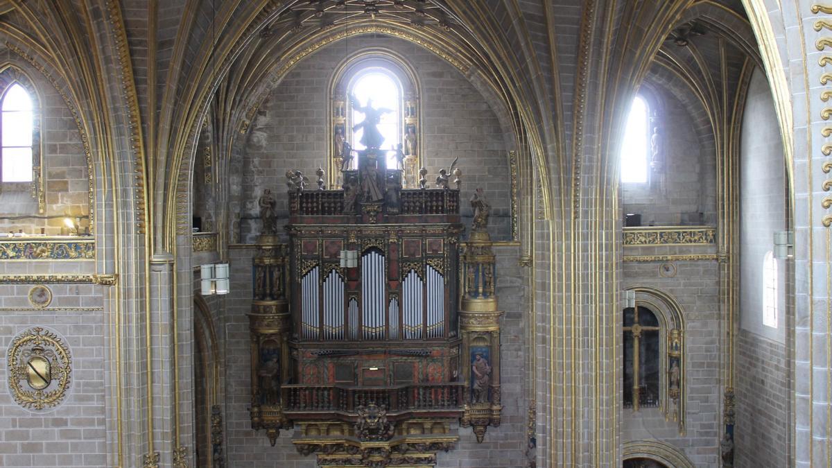 Una imagen del órgano de la catedral de Plasencia, ya restaurado.