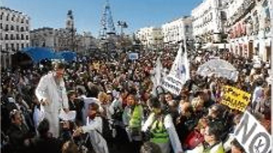 La &quot;marea blanca&quot; torna a col·lapsar el centre de Madrid