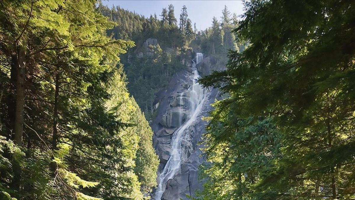 Una imagen de las cataratas de Shannon Falls, en Canadá, donde los tres youtubers perdieron la vida.