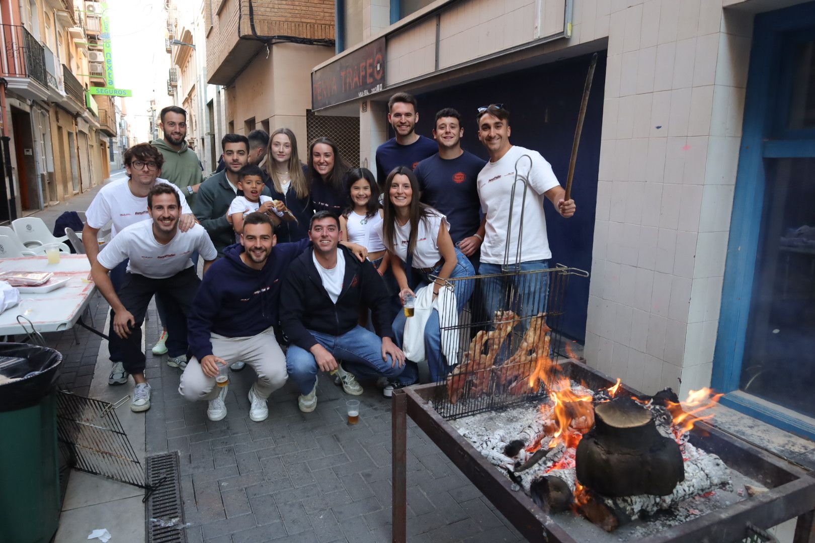 FOTOGALERÍA I Las imágenes de la Nit de la Xulla y del encuentro de elaboración de allioli de las fiestas de Vila-real