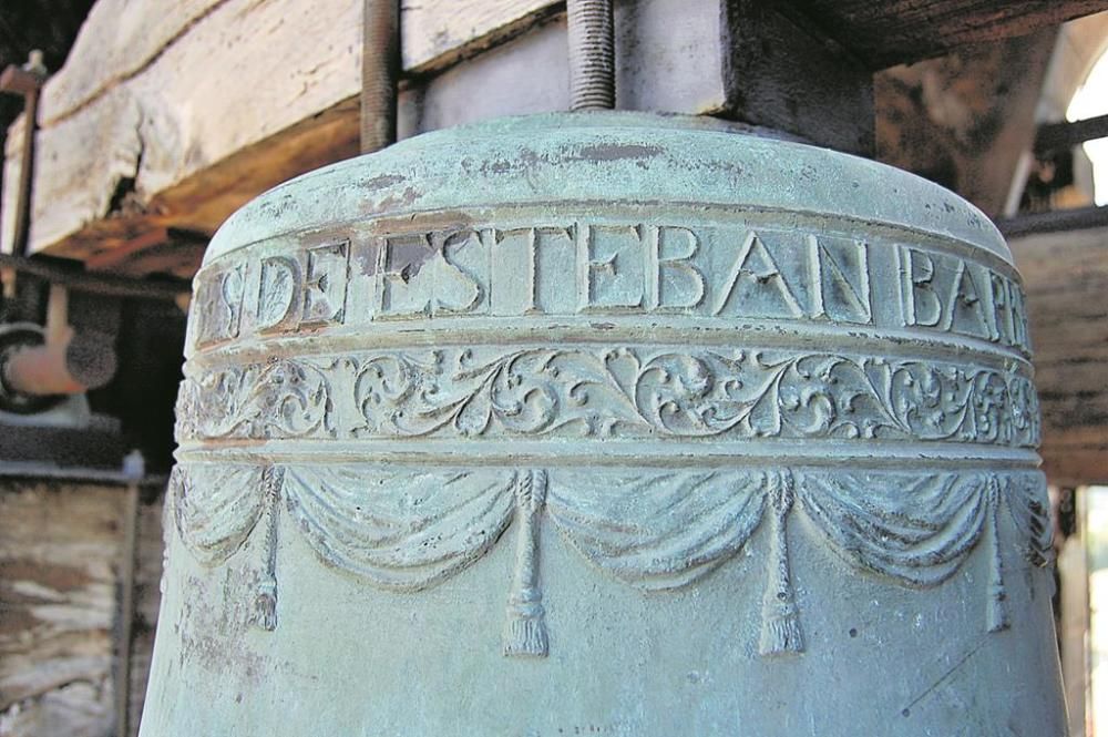 Detall d’una inscripció en una de les campanes de Sant Esteve d’Olot.