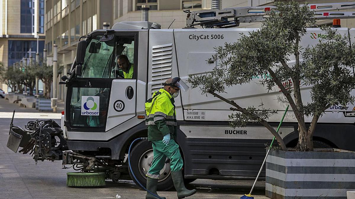 Elche se pone a la cabeza de la provincia en la recogida de basuras con vehículos ecológicos 