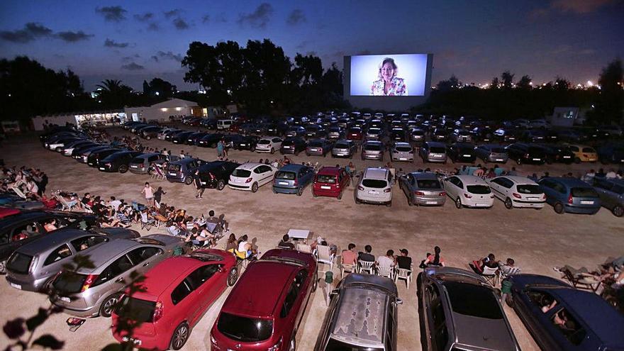 El cine al aire libre reverdece en cuarentena