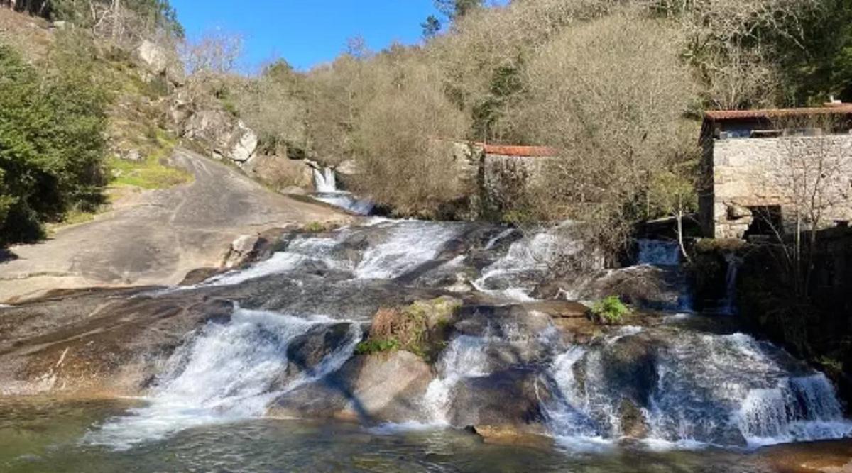 Zona de baño en el Parque Natural del Río Barosa / GUÍATE GALICIA