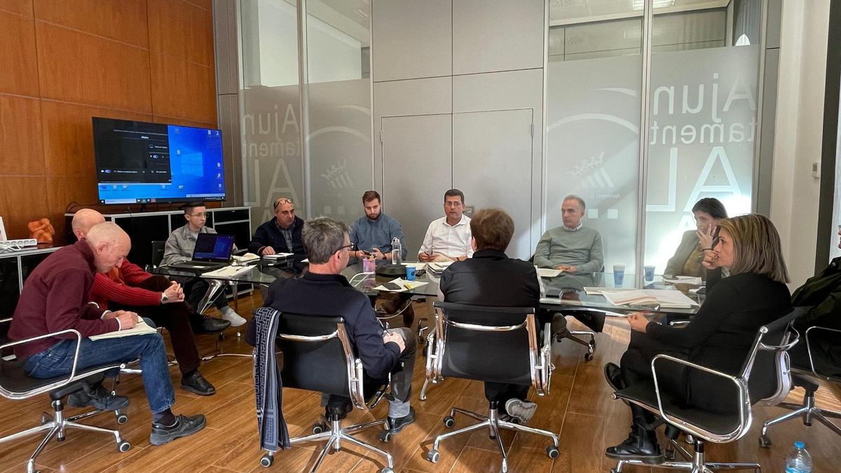 Reunión del equipo de gobierno de Alfafar de aceptación delos 36 millones de ayuda de la reconstrucción.