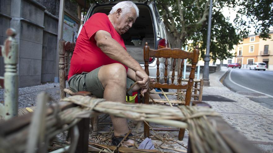 El arte de &quot;bogar&quot;, un oficio que aún pervive en Xàtiva