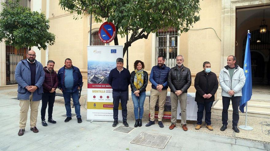 Rafael Llamas y Raquel Casado, en el centro de la imagen, junto a técnicos del Ayuntamiento y de la firma Carmocon. | JOSÉ ANTONIO AGUILAR