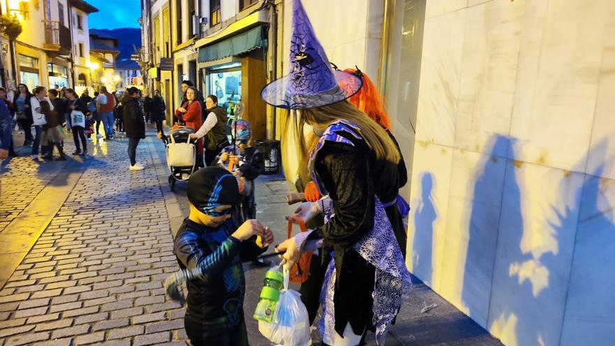 Trick or treat: witches, vampires and ghosts invade Villaviciosa