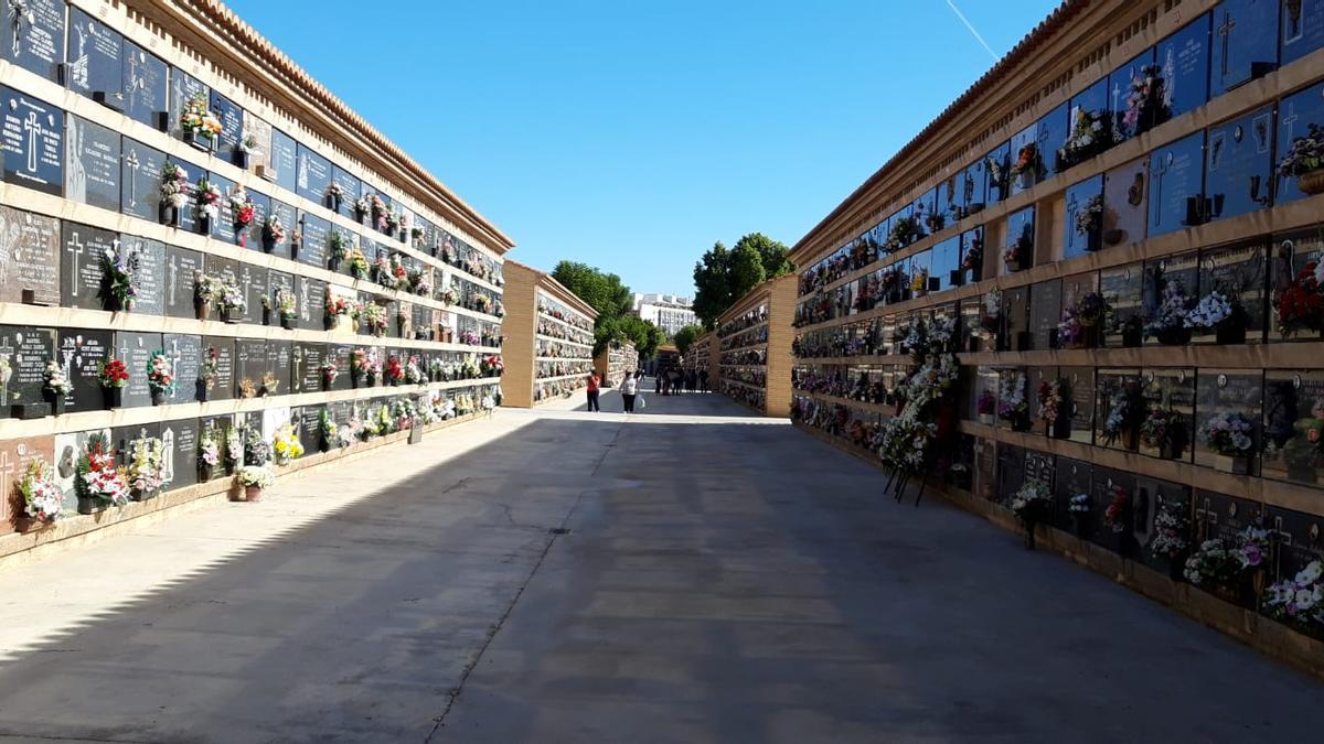 Esta era la sorprendente esta mañana en el Cementerio General.