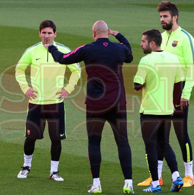 El FC Barcelona entrena en París el partido de Champions