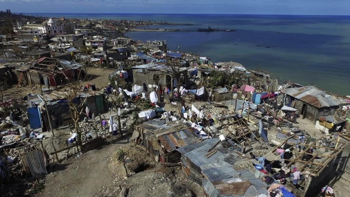 Vista aérea de la destrucción provocada por el huracán Matthew en Jeremie, a 188 kilómetros al oeste de Puerto Príncipe, el 10 de octubre.