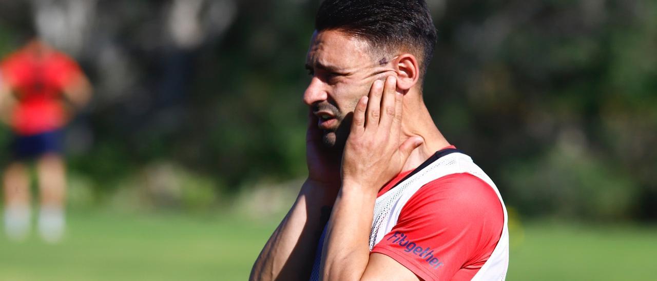 Kike Márquez, durante el entrenamiento del Córdoba CF en la Ciudad Deportiva, este miércoles.