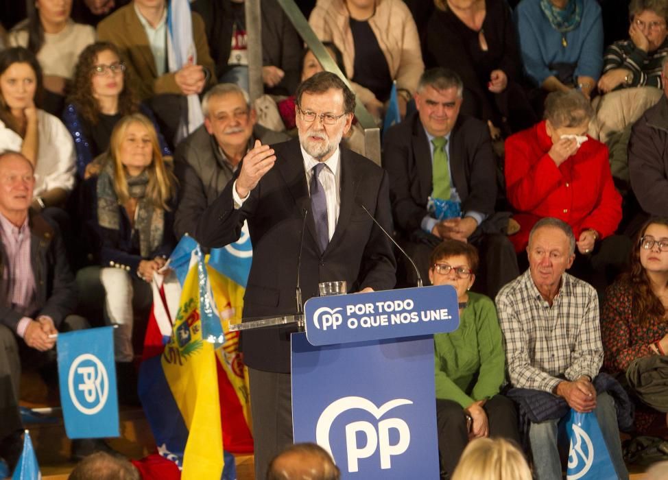 Rajoy compartió escena con Feijóo y otros líderes del PP en el Mar de Vigo