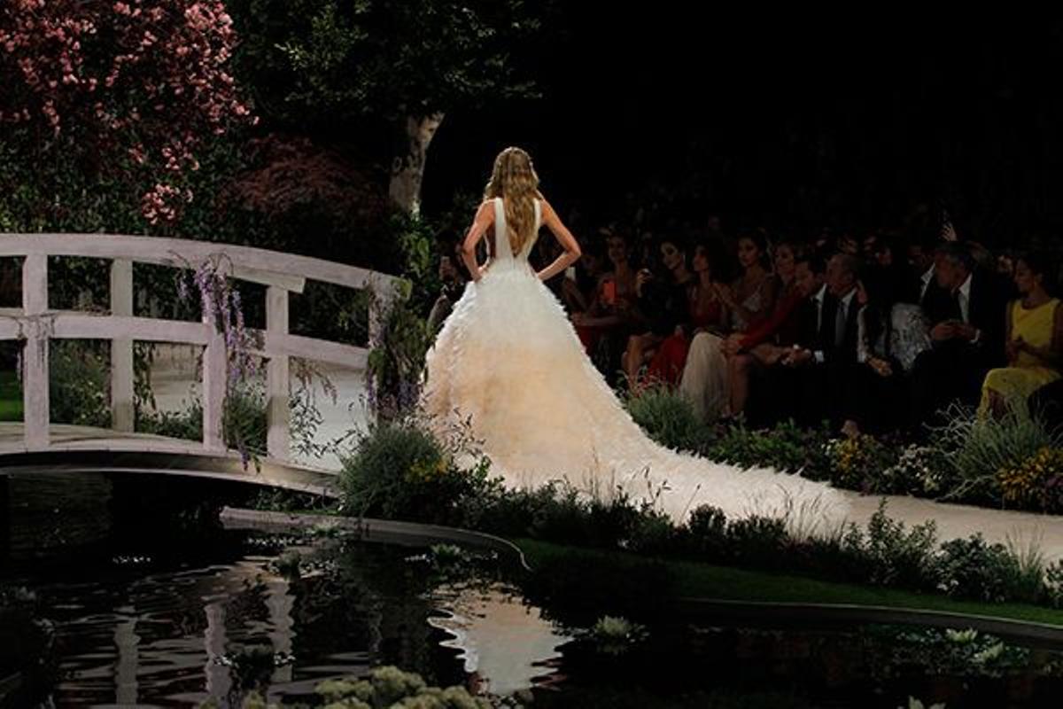 Romee Strijd, en el desfile de Pronovias