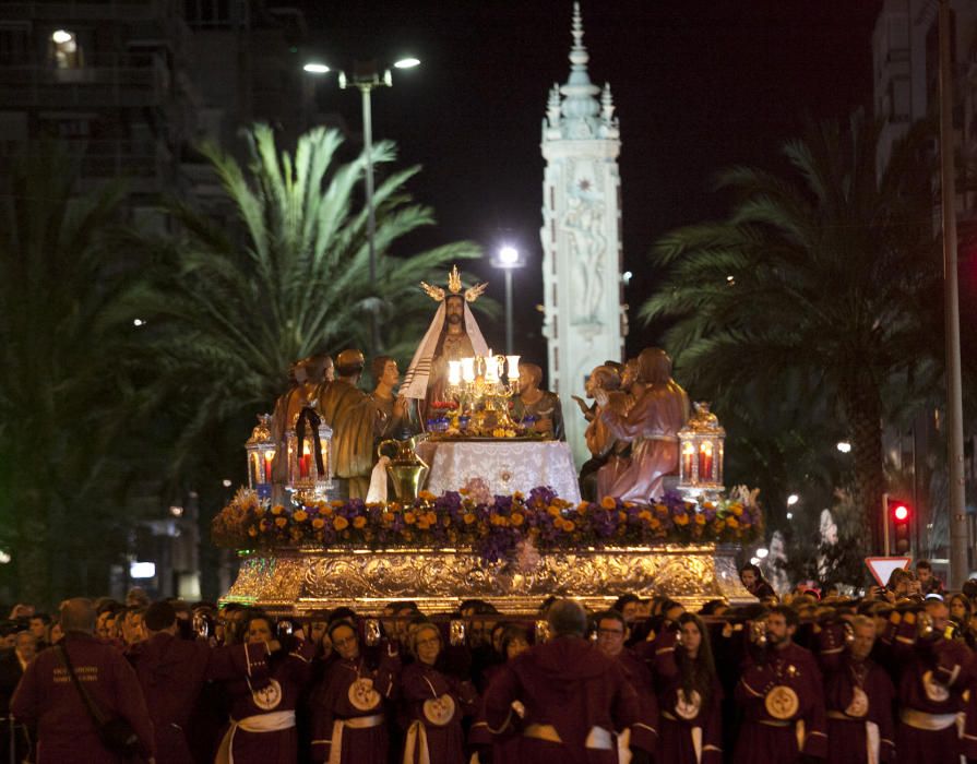 La Santa Cena procesiona por Alicante